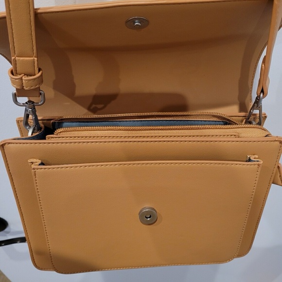 Pixie Mood Zoe Crossbody bag purse Honey color. Premium vegan leather Smoke free - Picture 6 of 12